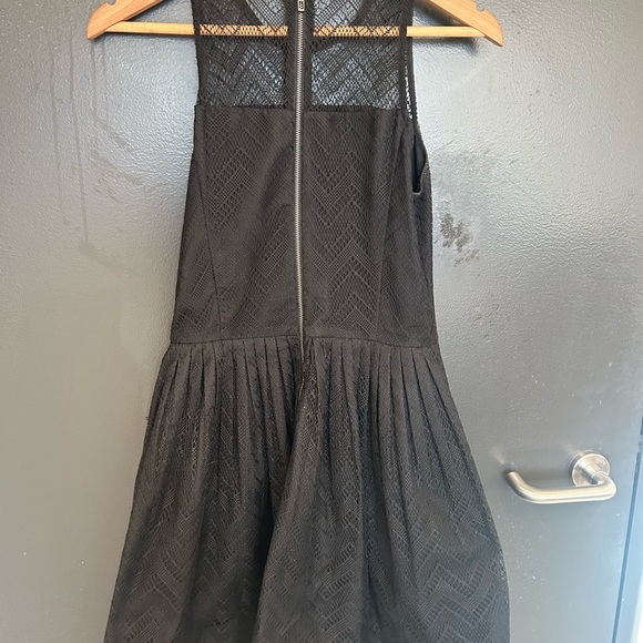 Armani Exchange balloon puff bottom lace top size 2 great used condition - Picture 8 of 14